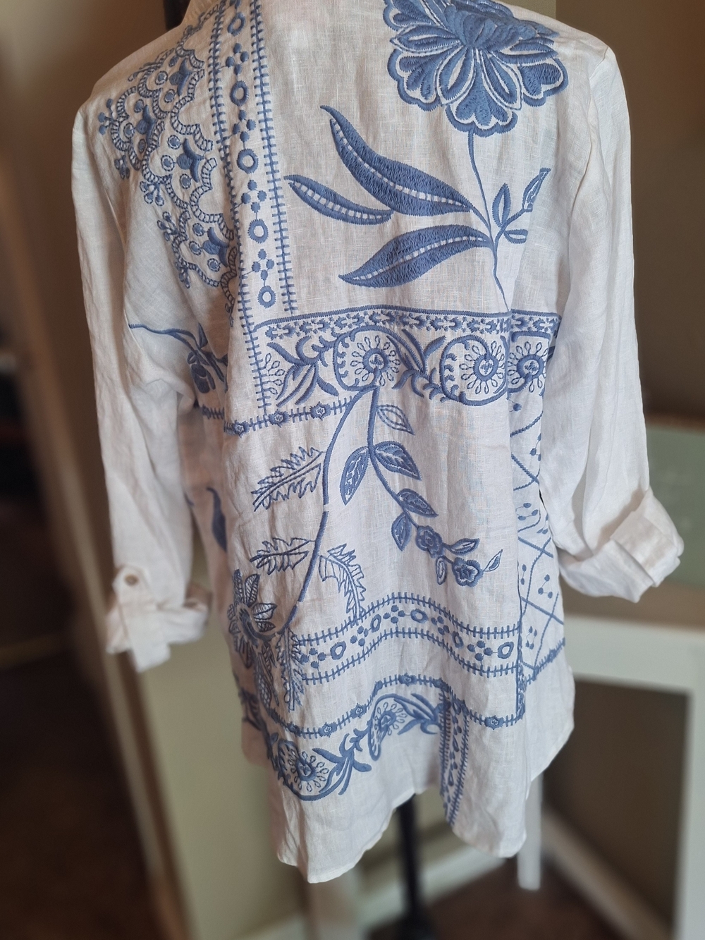Johnny Was Lyra White Linen Shirt with Blue Floral Embroidery S - Picture 3 of 16